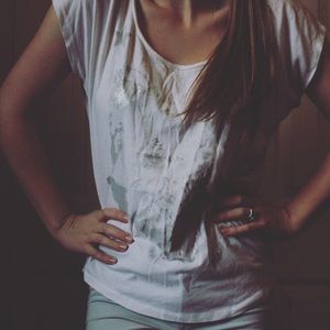 ♡ White Hollister Tee ♡